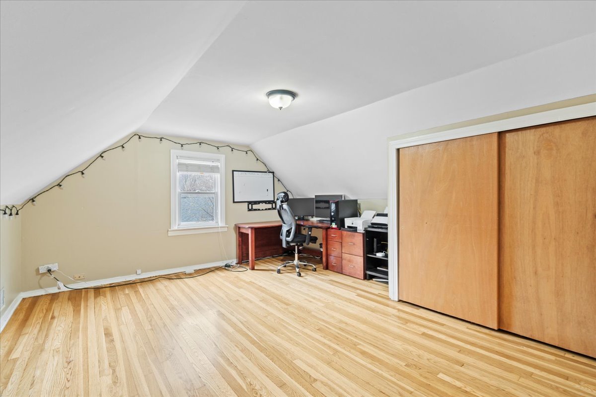 23W528 Burdette Avenue