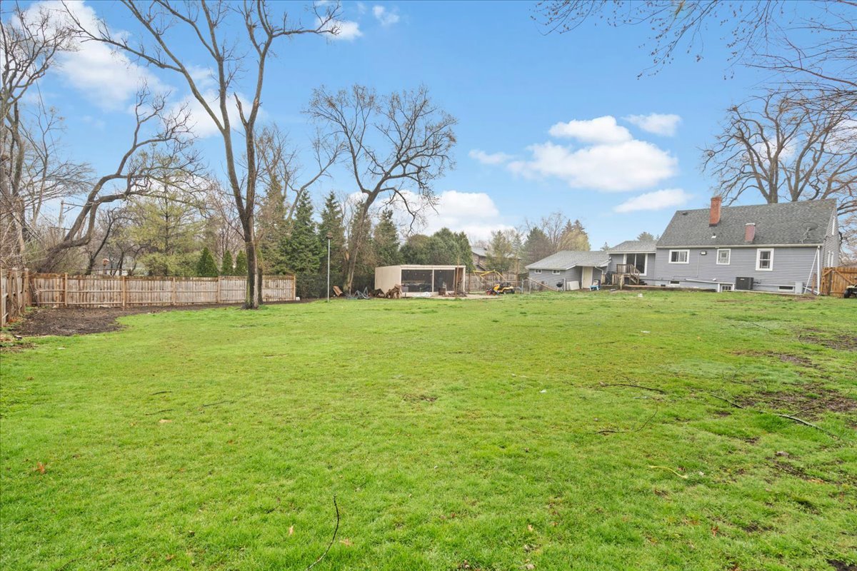 23W528 Burdette Avenue