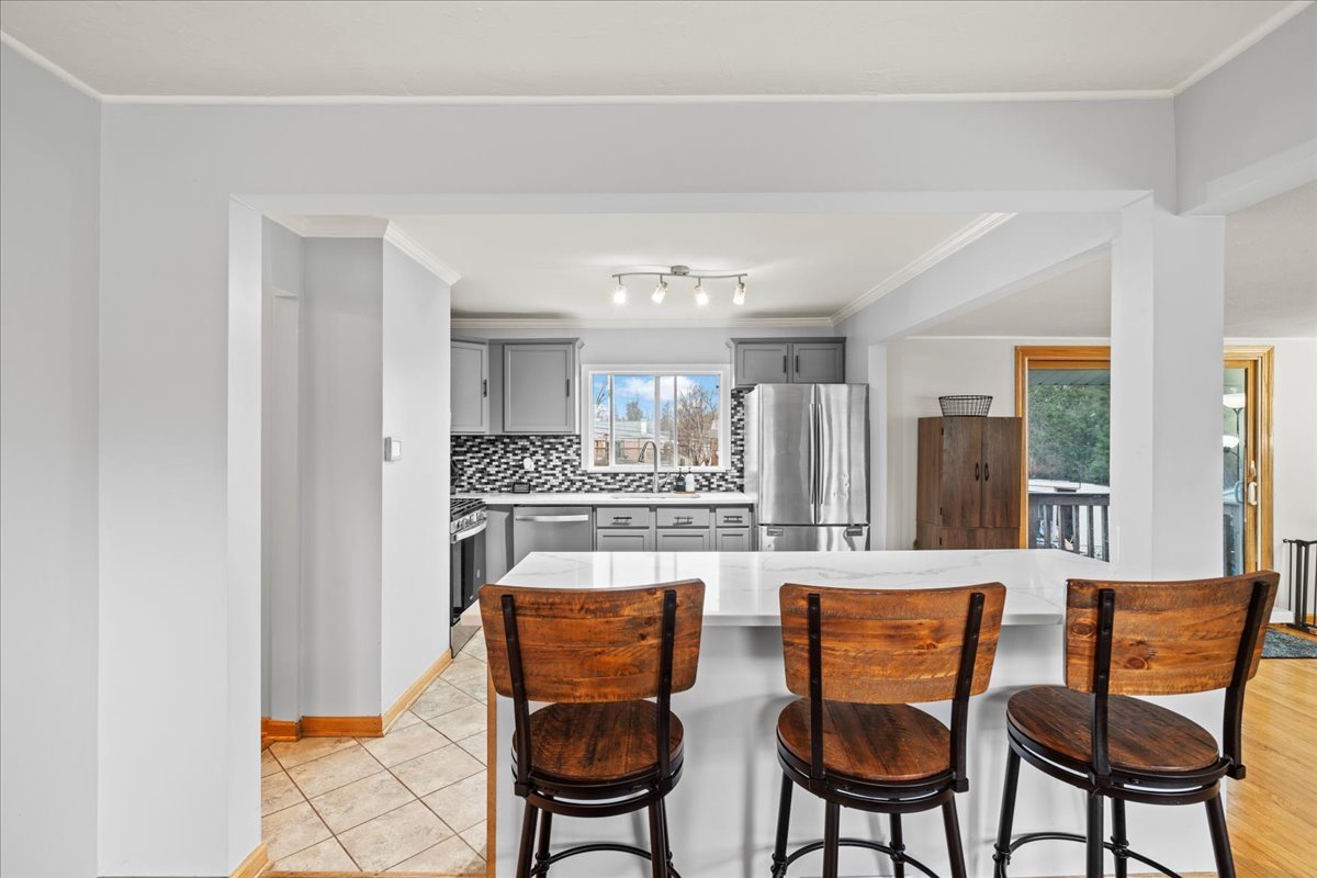 23W528 Burdette Avenue