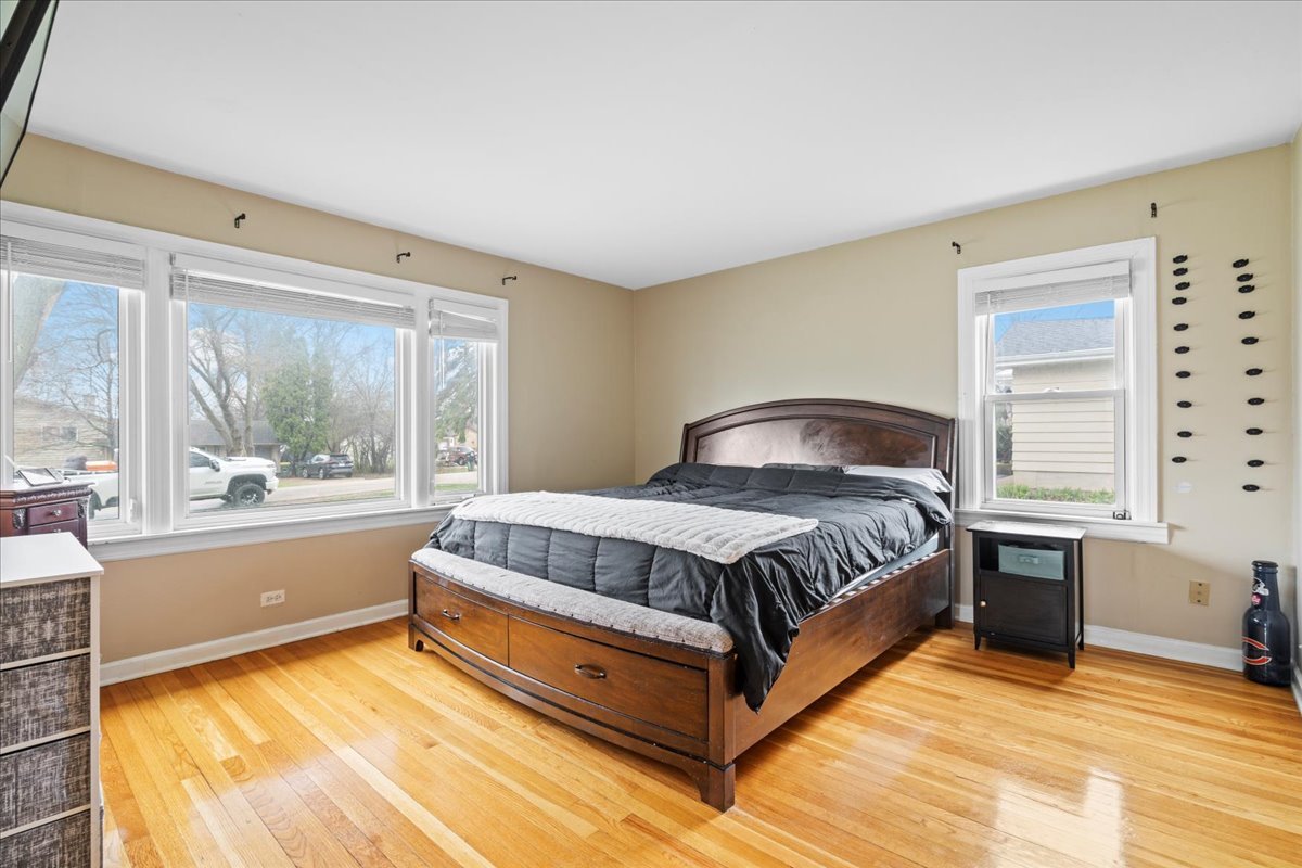23W528 Burdette Avenue