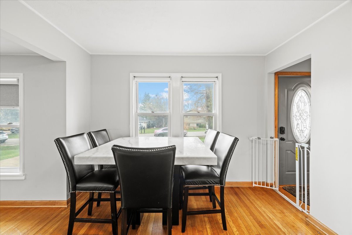23W528 Burdette Avenue
