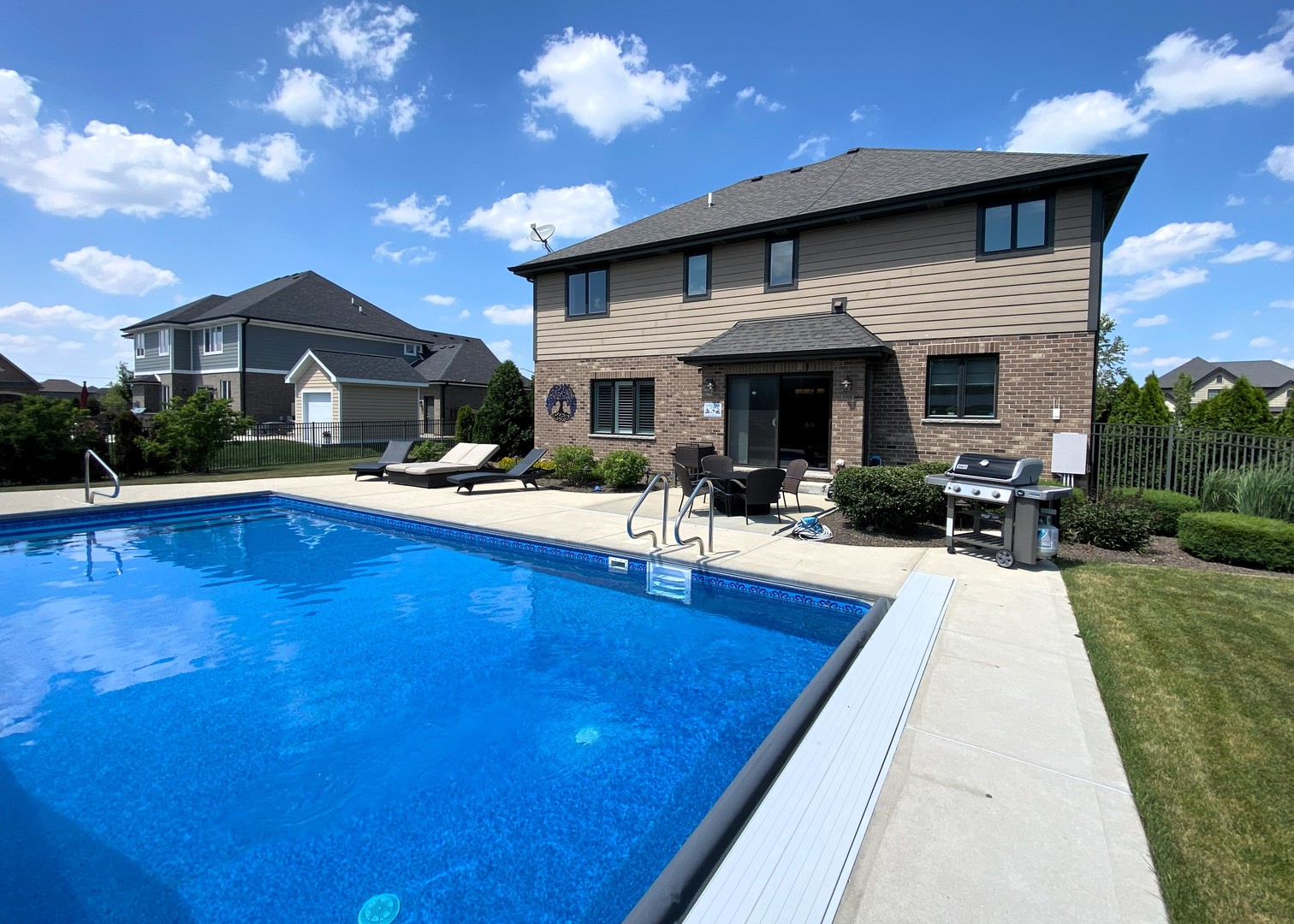 13745 W Lake Shore Court
