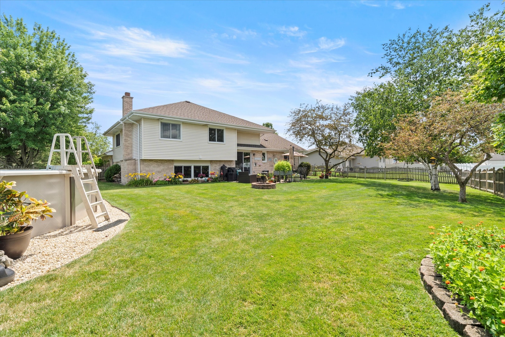 535 W MICHIGAN Road