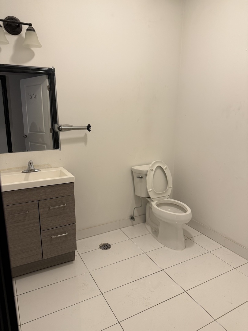 1650 W Belmont Avenue Unit: 1W