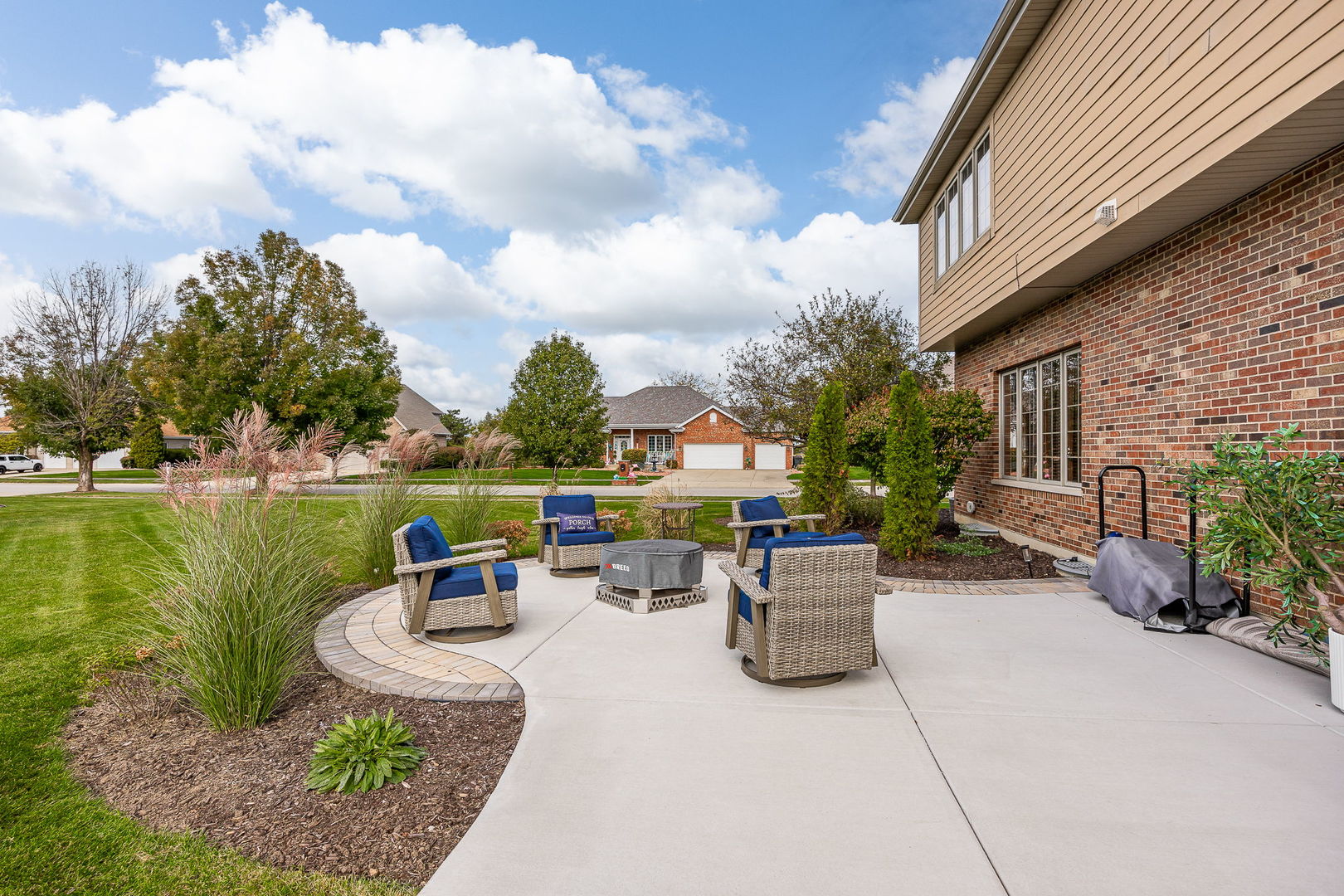 22374 Woodland Lane