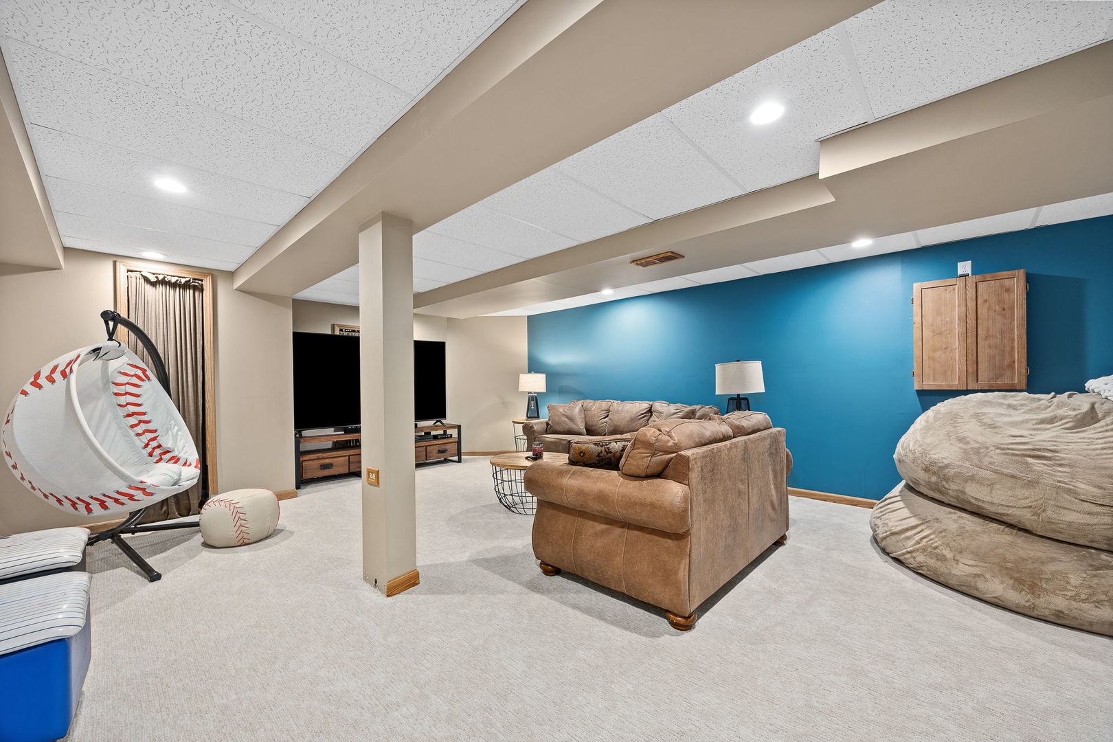 22374 Woodland Lane