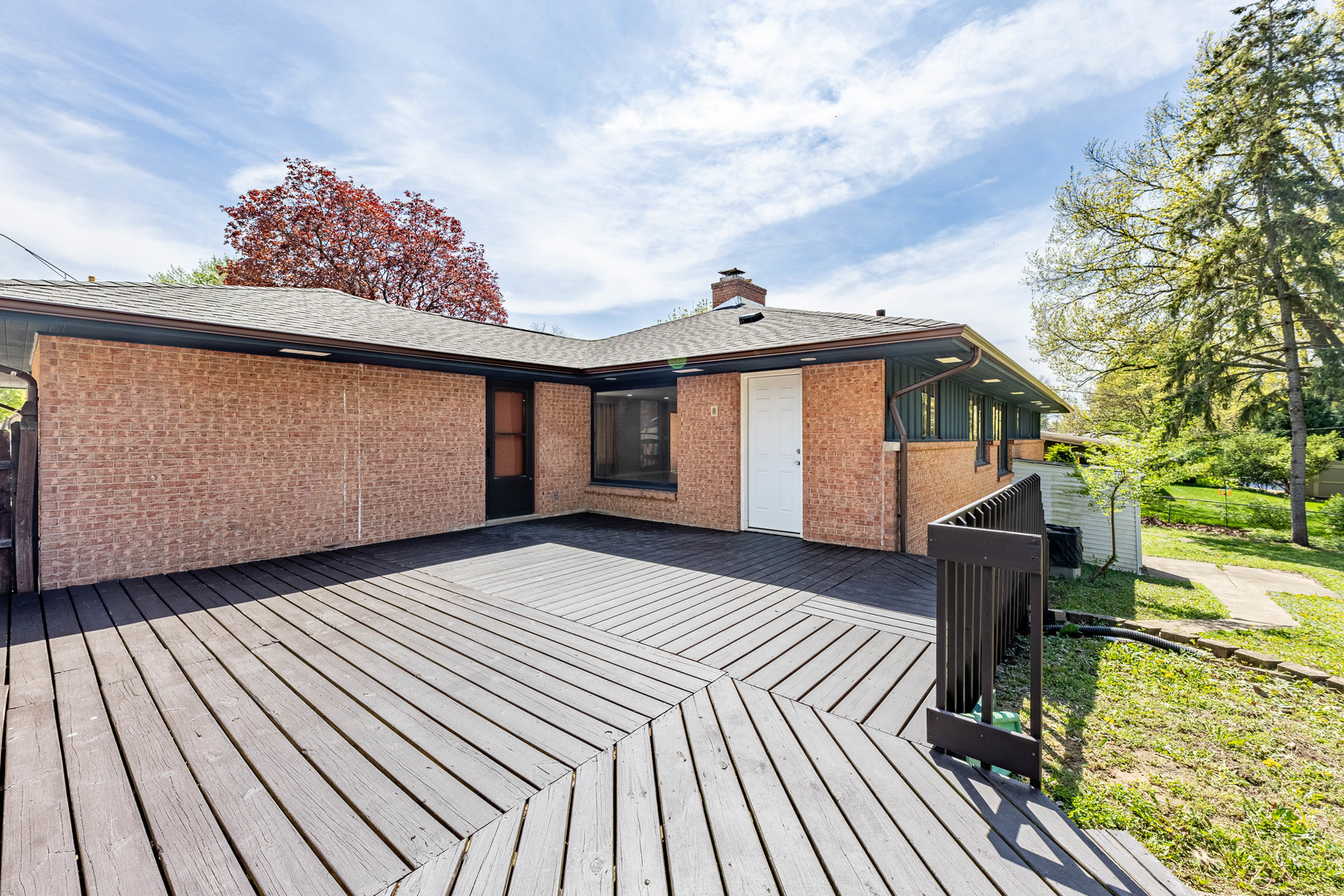 828 Tamarack Lane