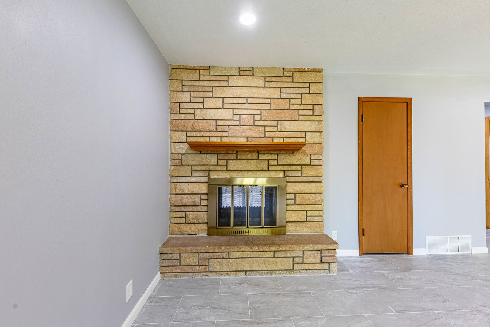 828 Tamarack Lane
