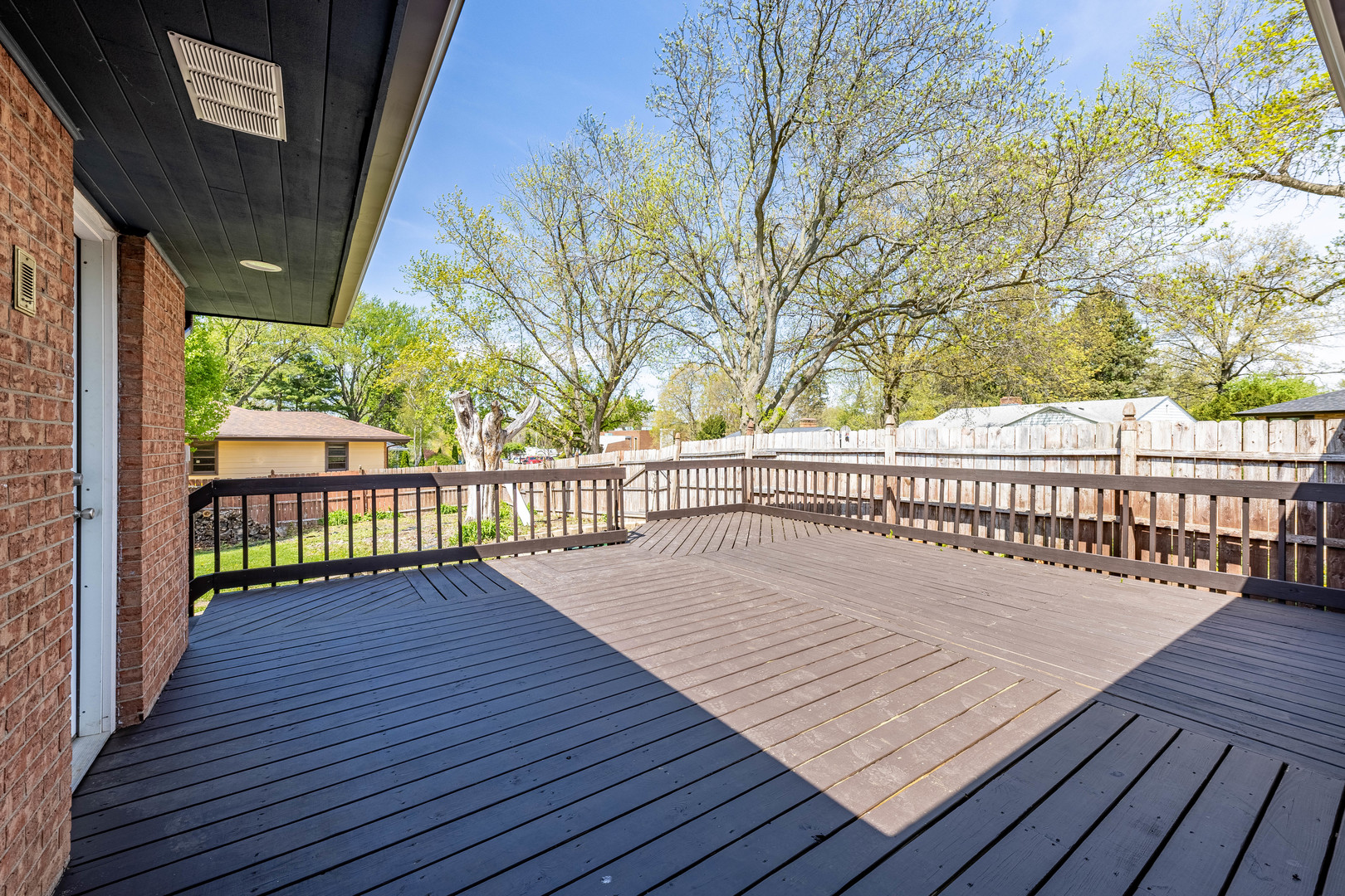 828 Tamarack Lane