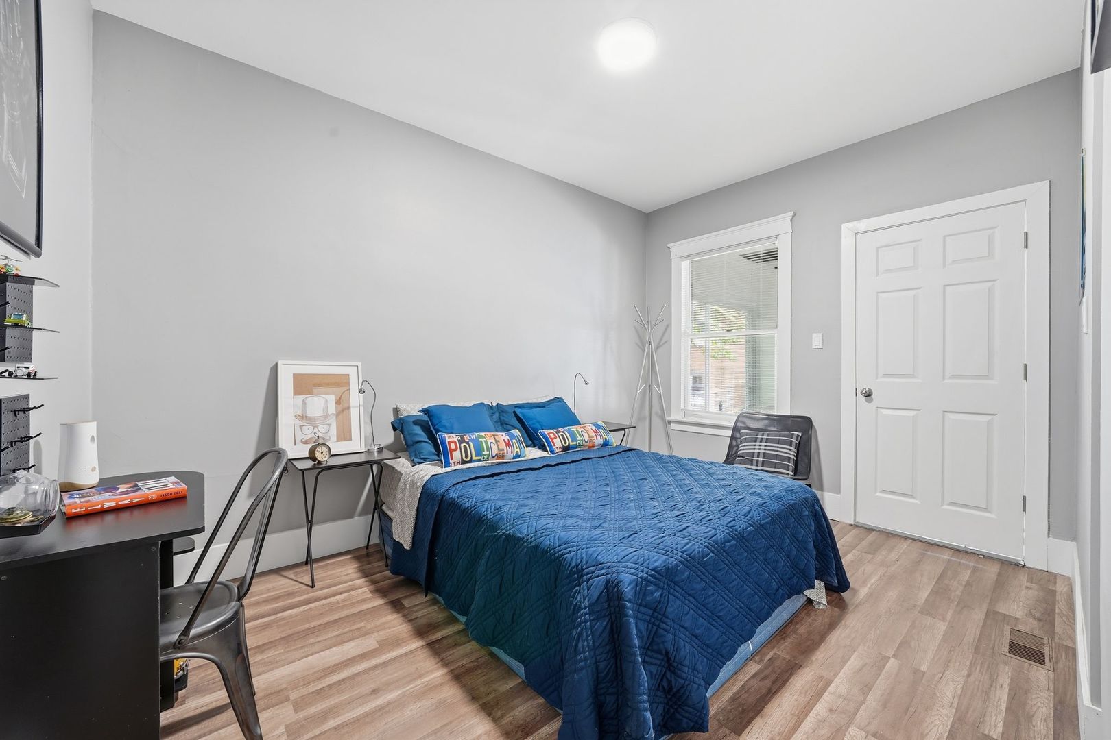 1518 E 73rd Place