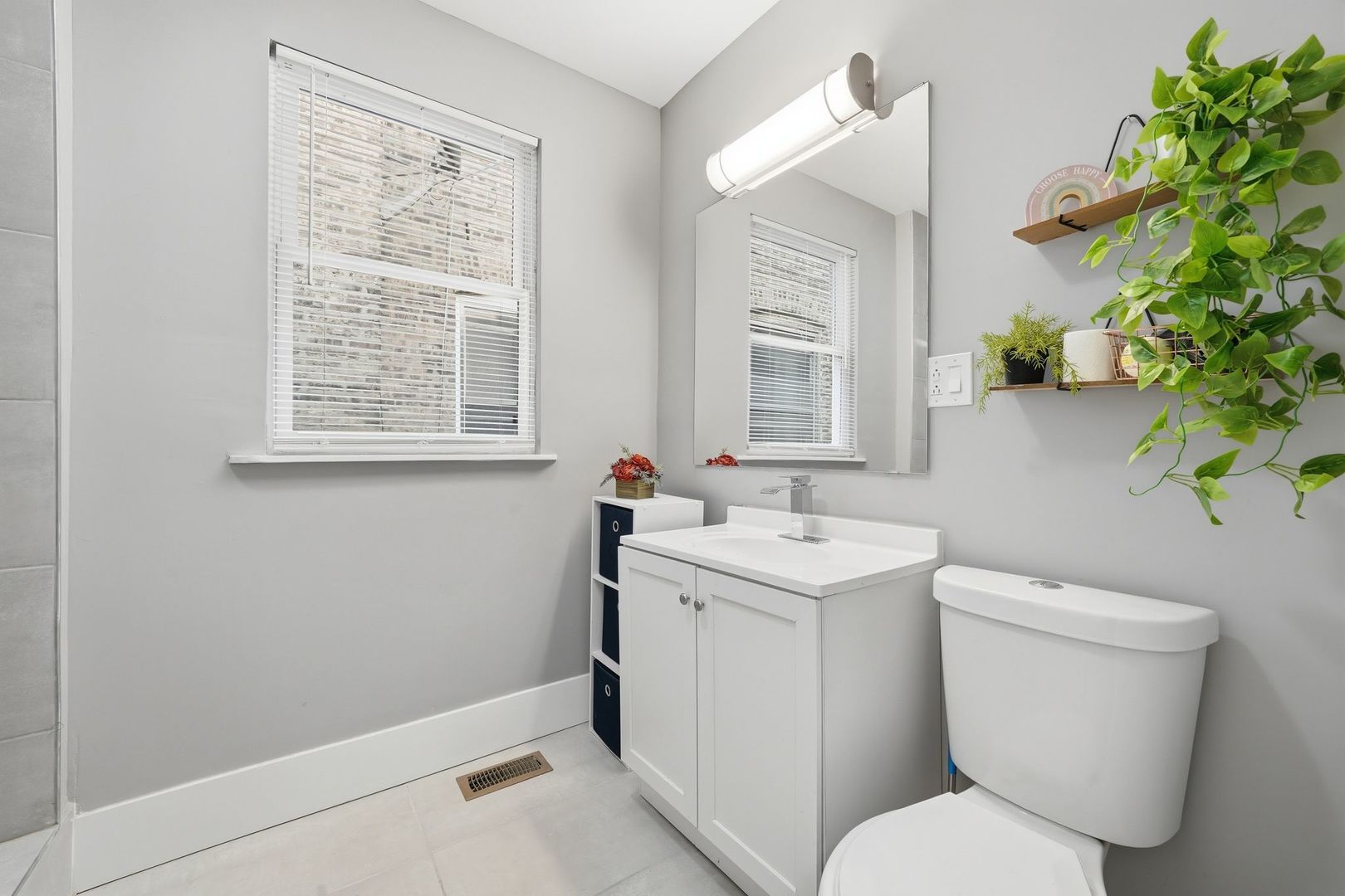 1518 E 73rd Place
