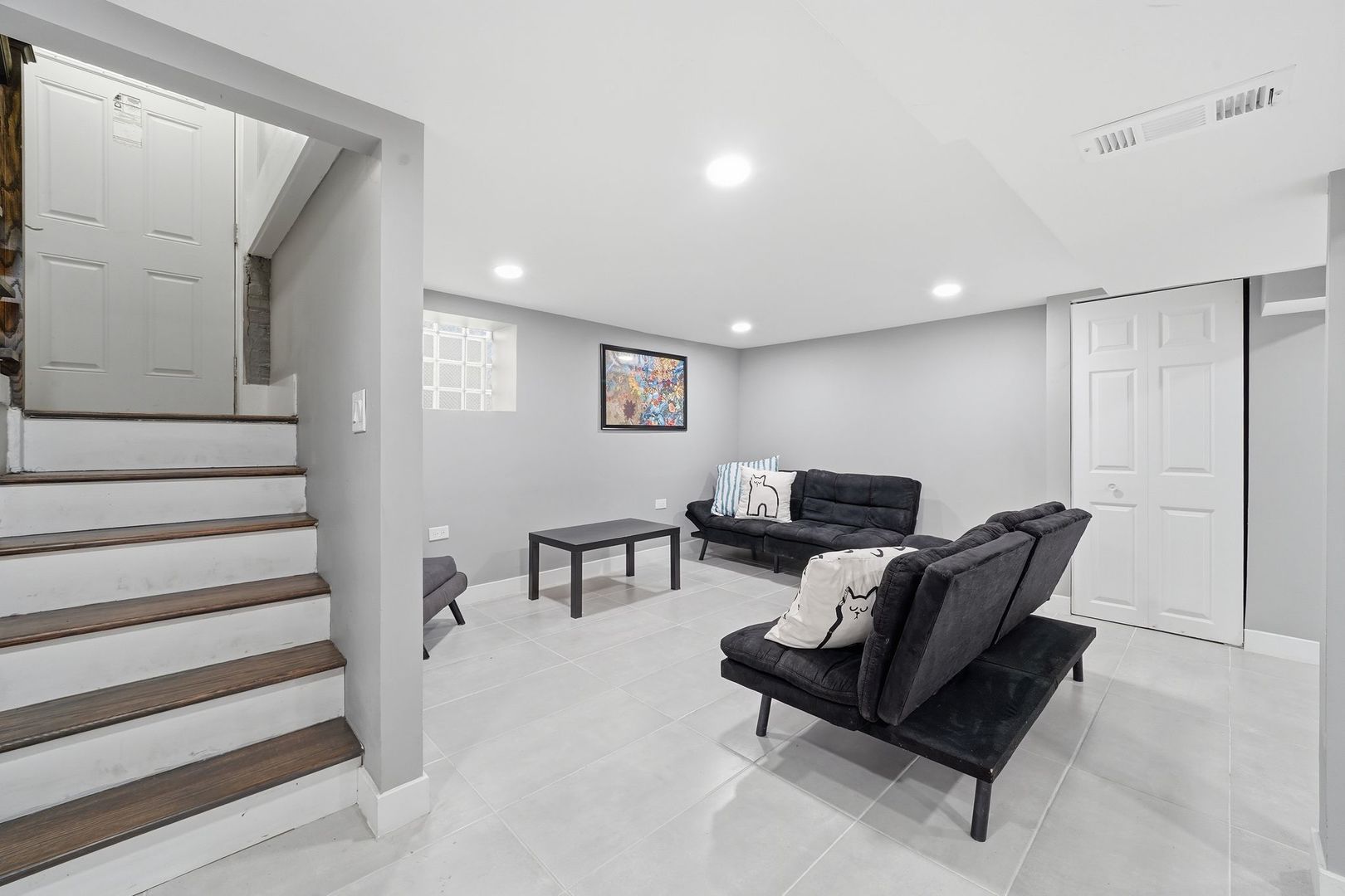 1518 E 73rd Place