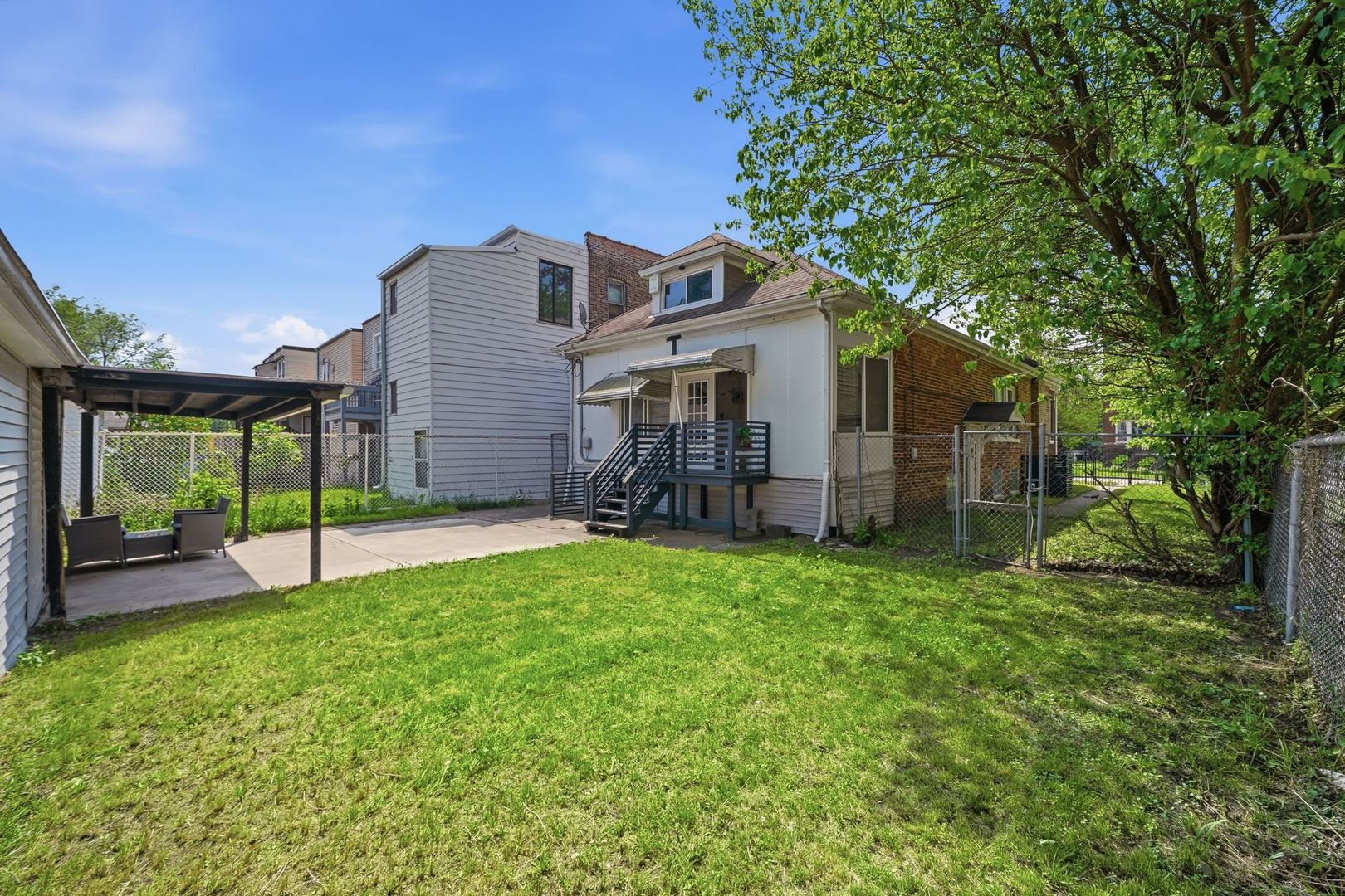 1518 E 73rd Place