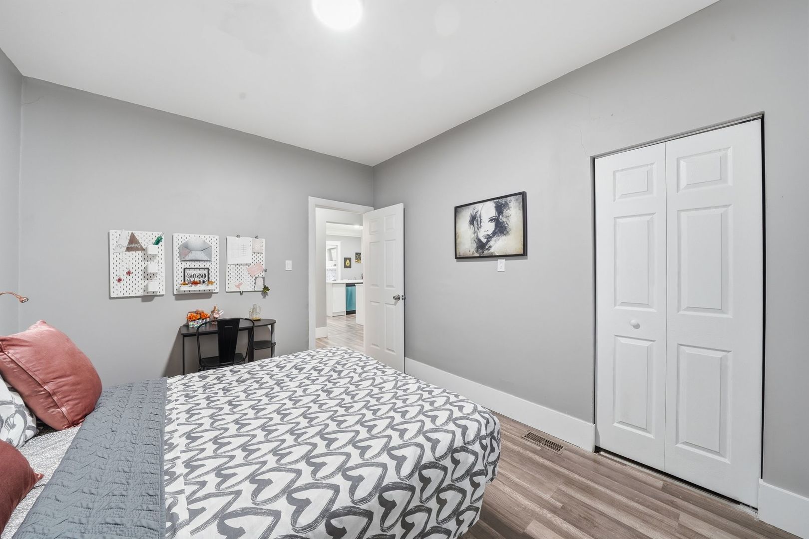 1518 E 73rd Place