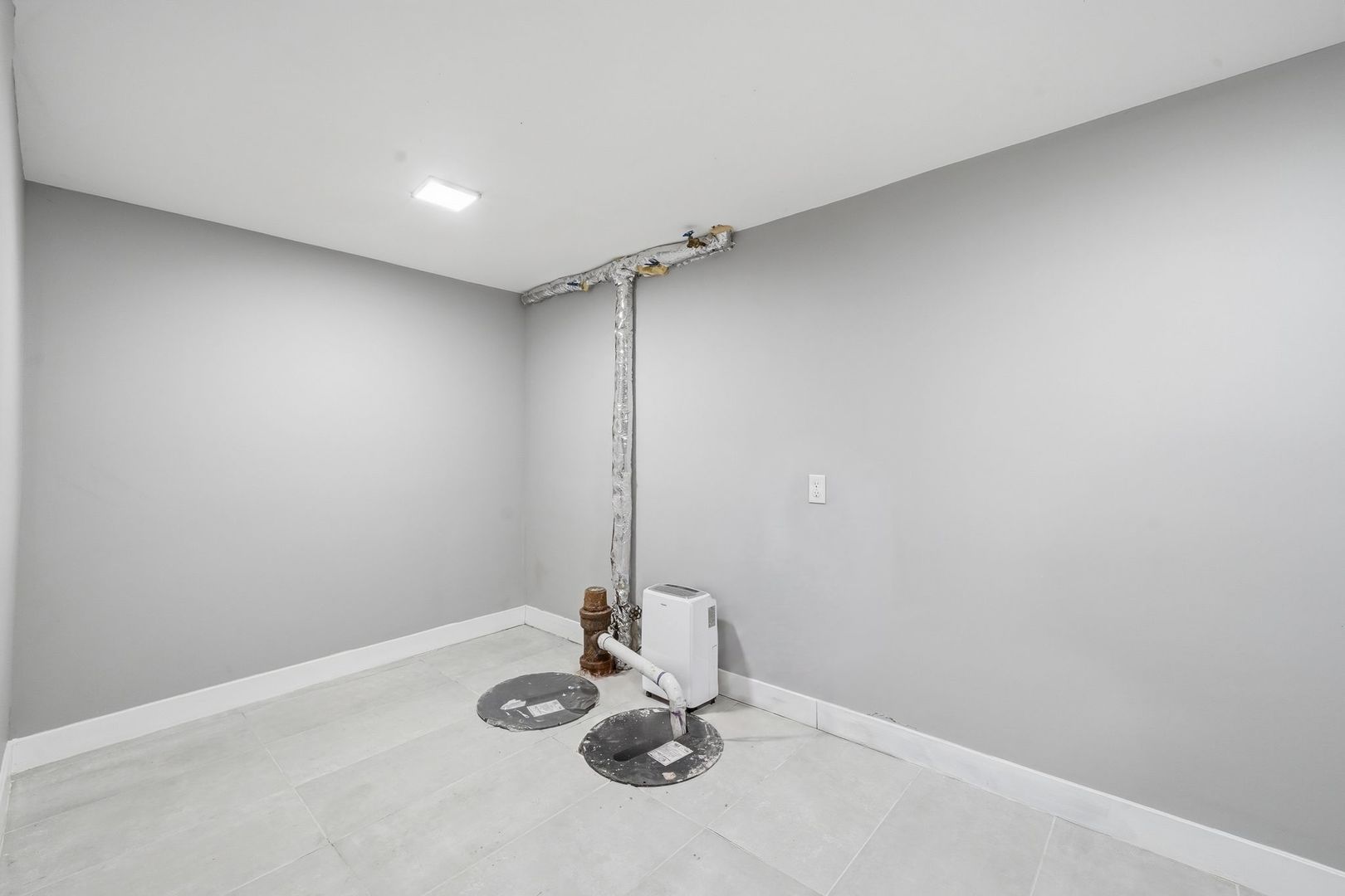 1518 E 73rd Place