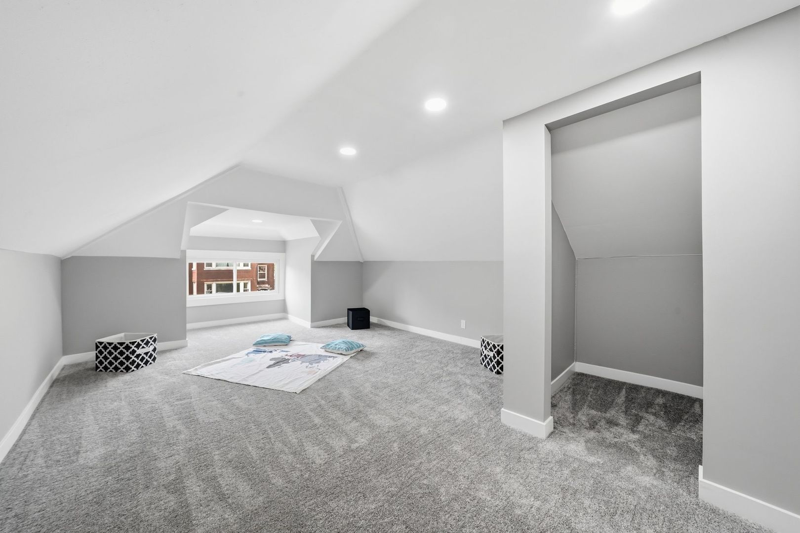 1518 E 73rd Place