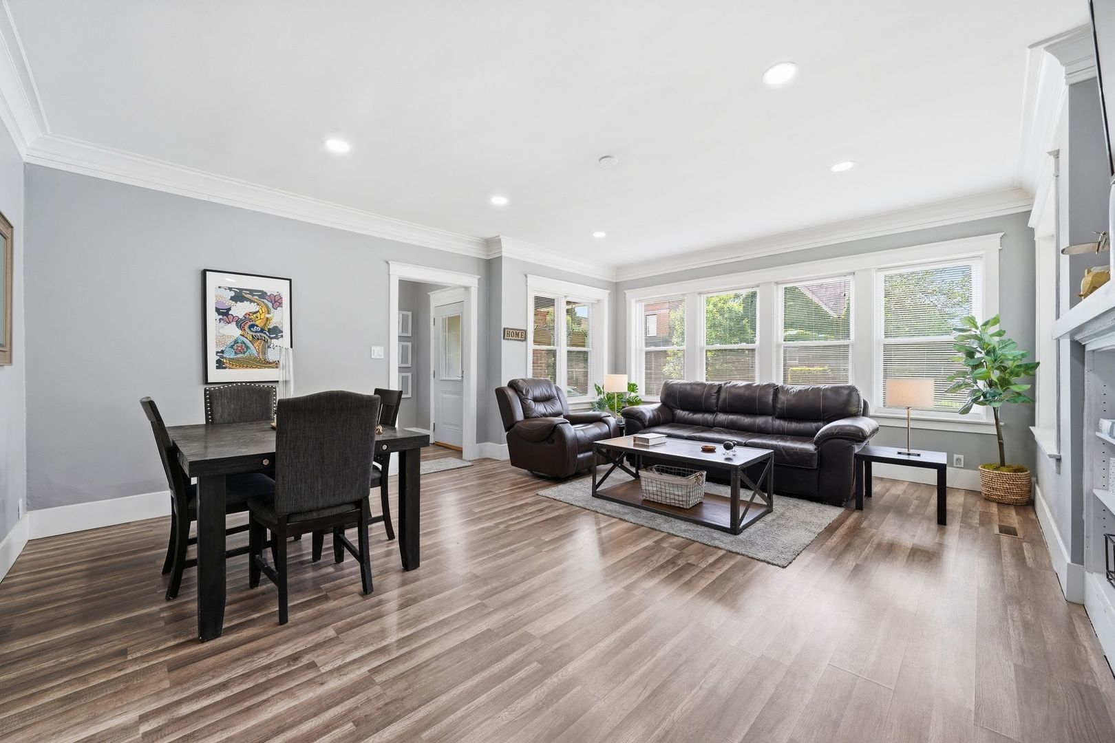1518 E 73rd Place
