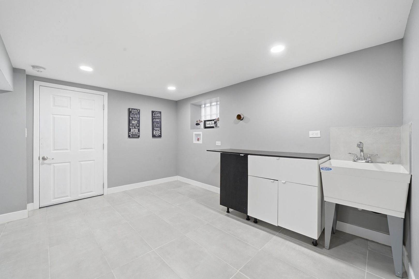 1518 E 73rd Place