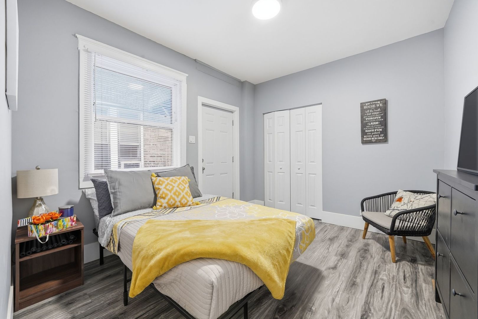 1518 E 73rd Place
