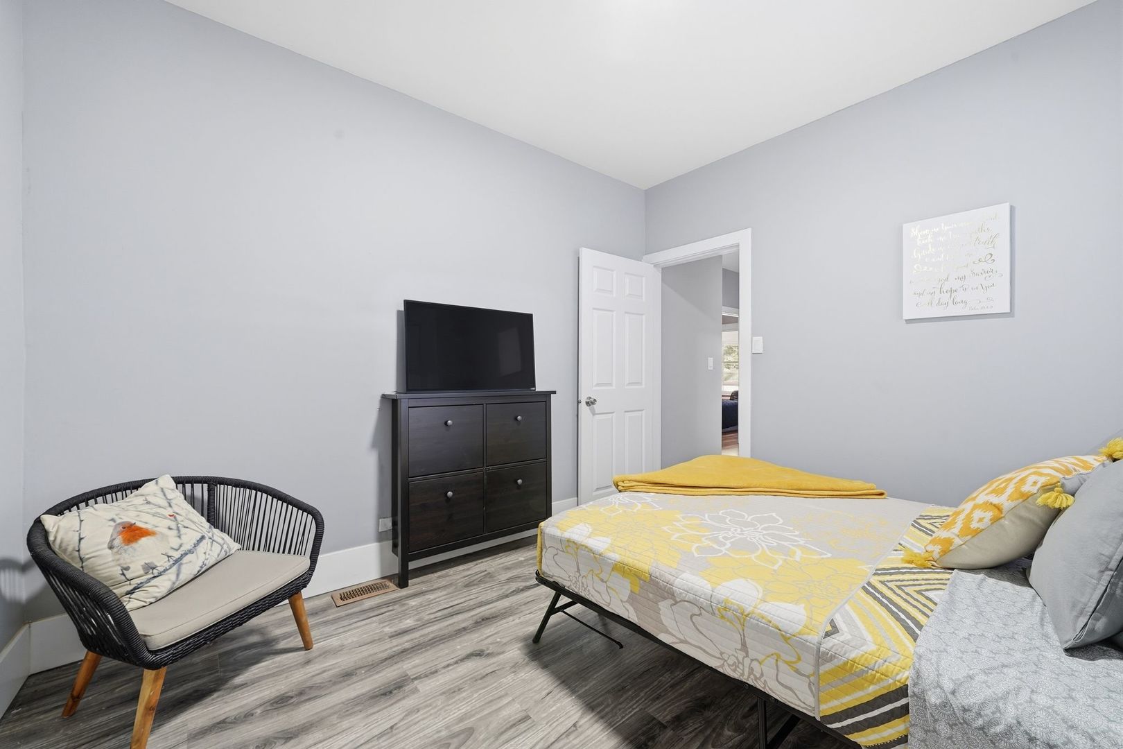 1518 E 73rd Place