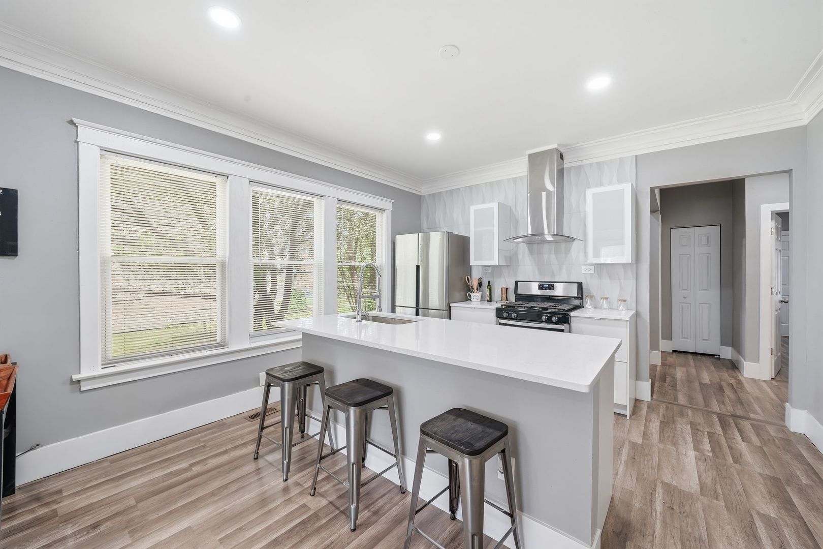 1518 E 73rd Place