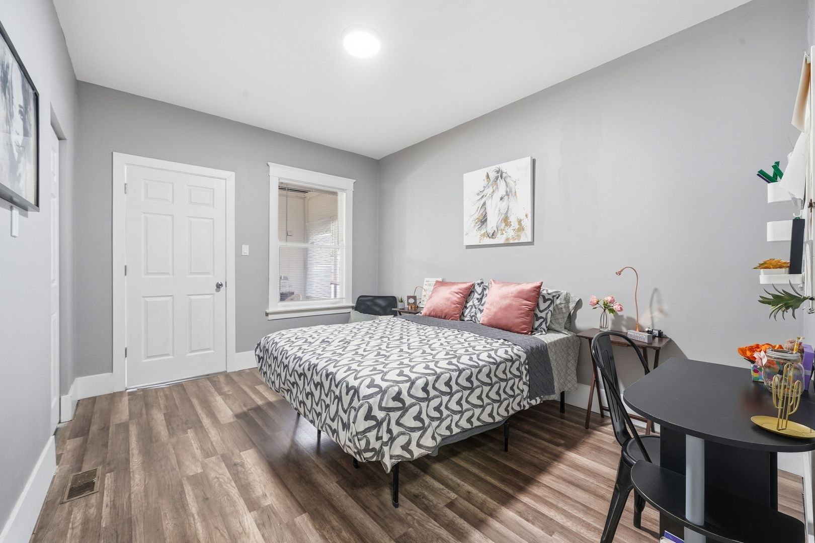 1518 E 73rd Place