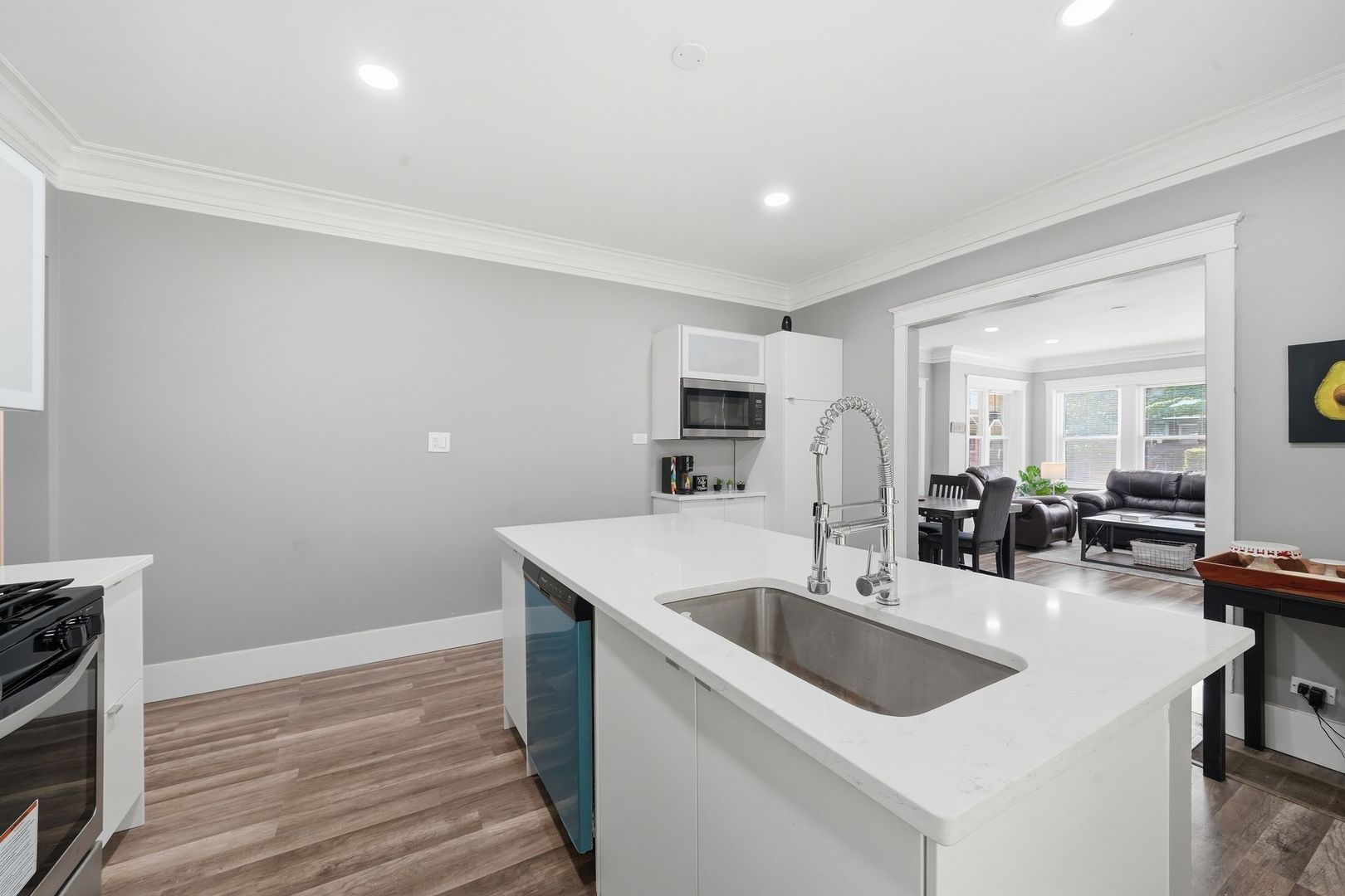 1518 E 73rd Place