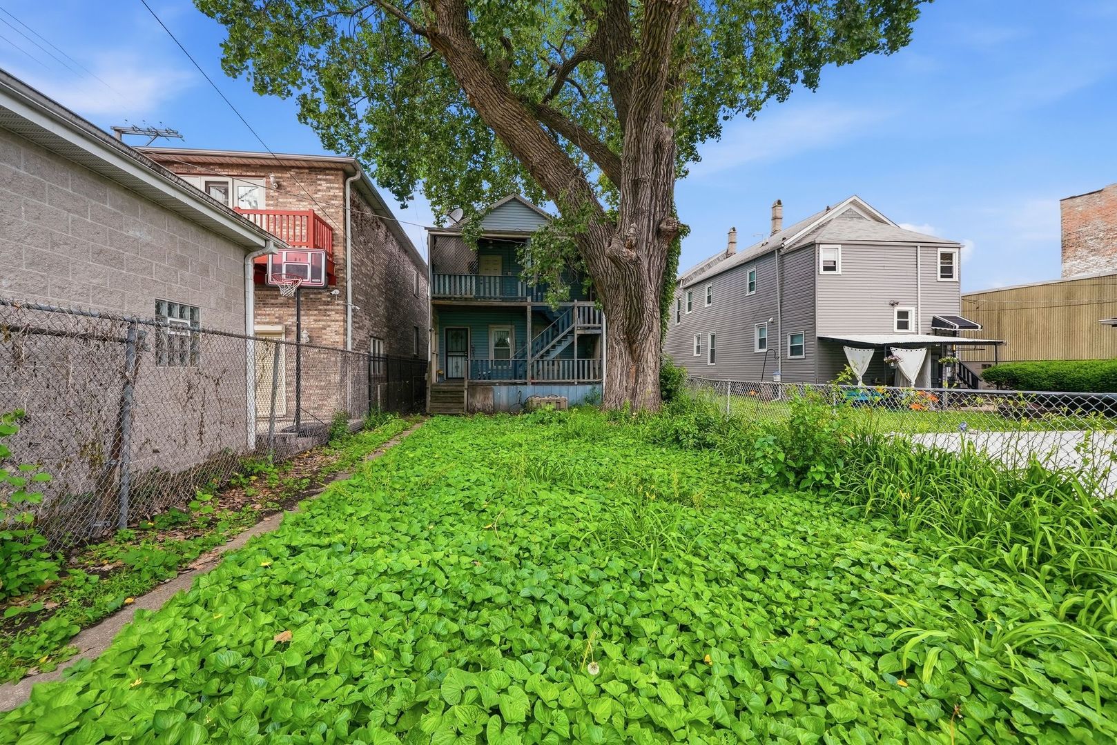 541 W Root Street