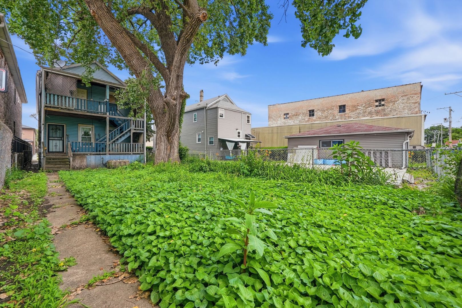 541 W Root Street