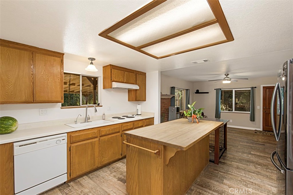 23550 Oak Circle Drive