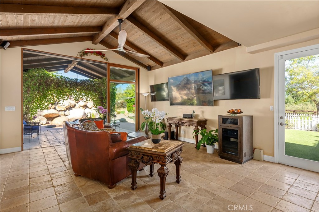 42179 Calle Paramo