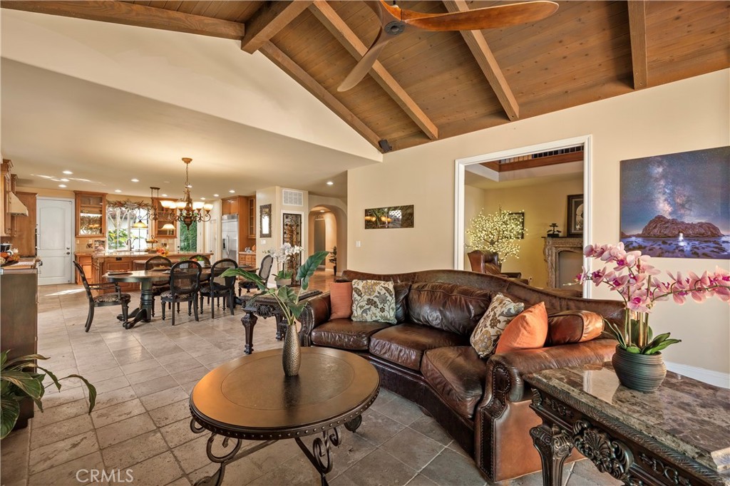 42179 Calle Paramo