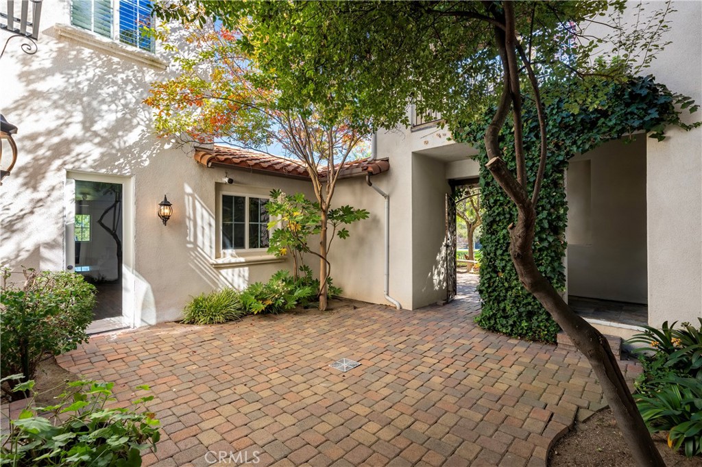 42179 Calle Paramo