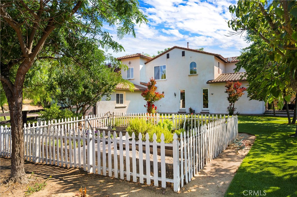 42179 Calle Paramo