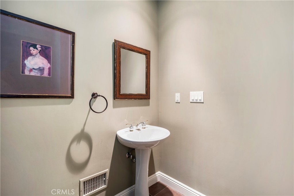 42179 Calle Paramo