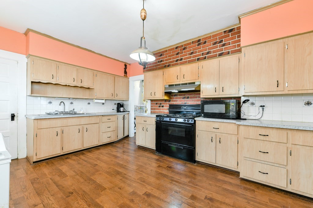 8 Woodard Avenue