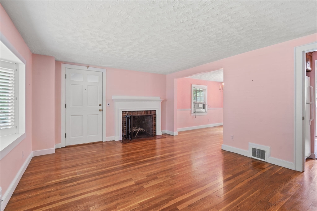 102 Cabot St