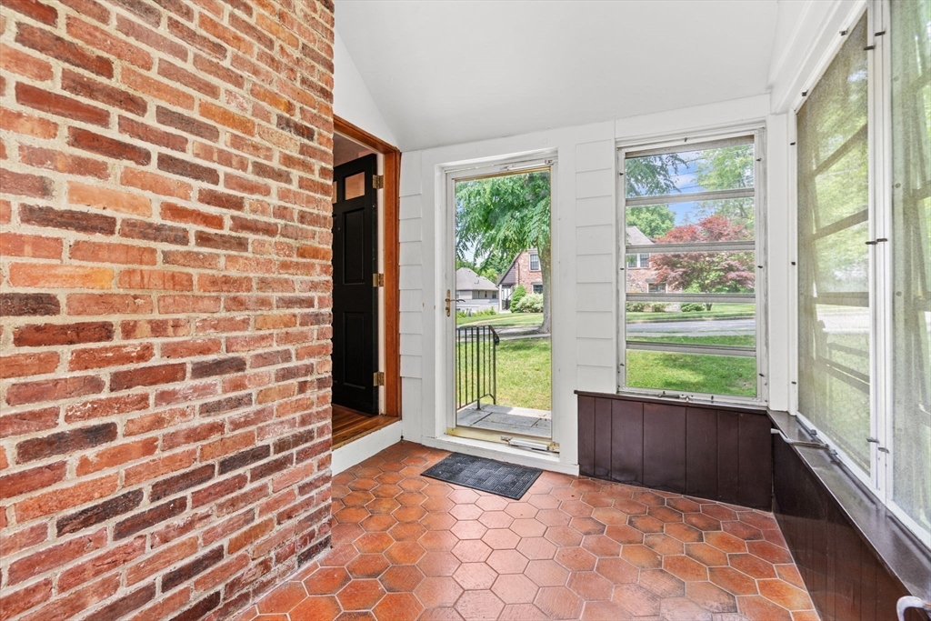 102 Cabot St