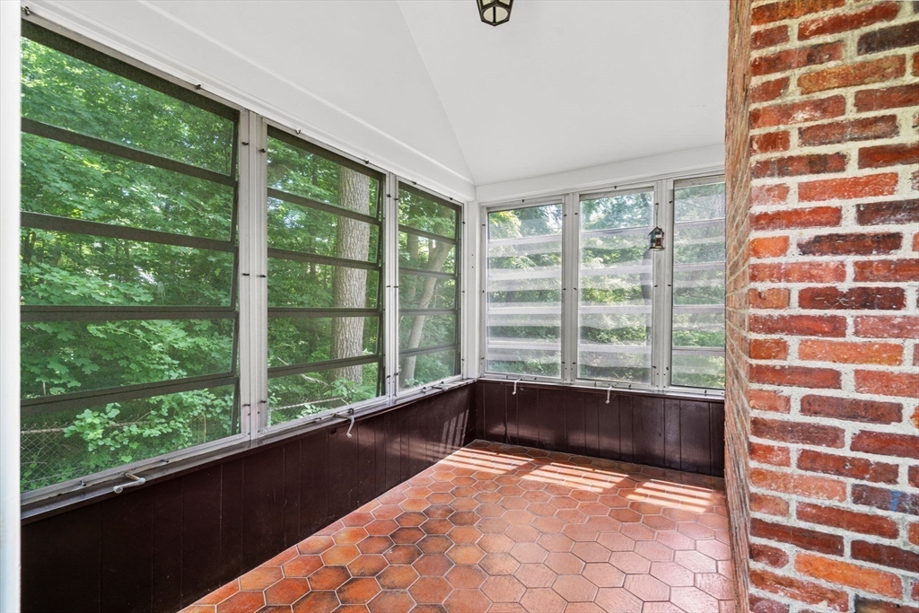 102 Cabot St
