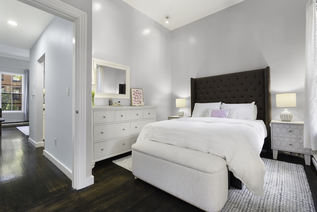 202 W Springfield St # 3