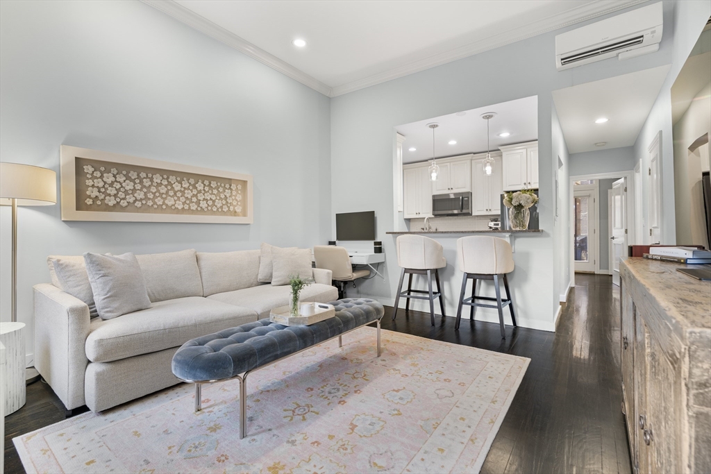 202 W Springfield St # 3