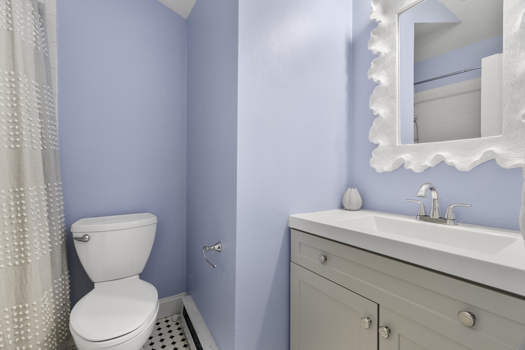 202 W Springfield St # 3