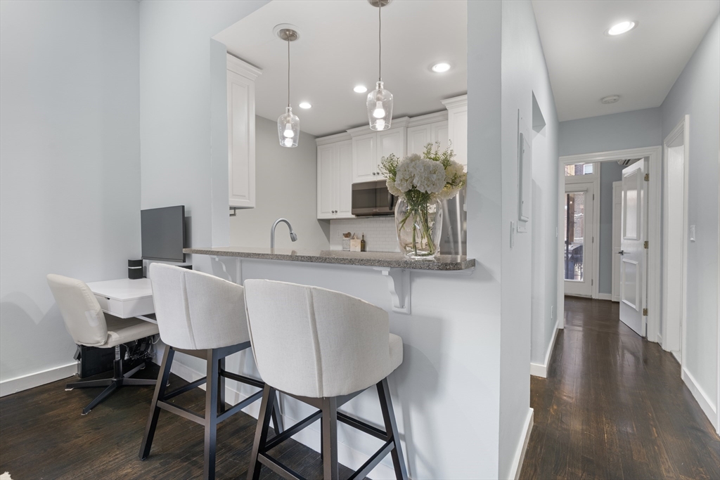 202 W Springfield St # 3