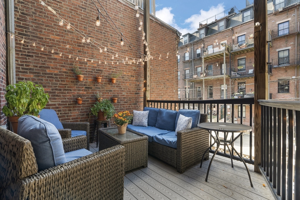 202 W Springfield St # 3