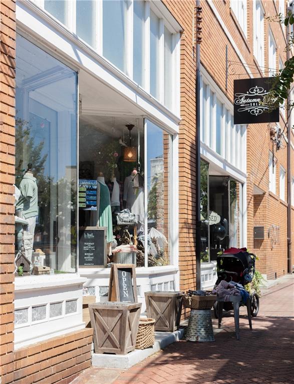 1259 Lakeside Overlook