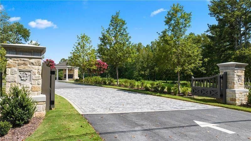 2033 Magnolia Lane