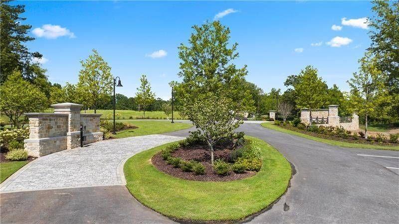 2033 Magnolia Lane