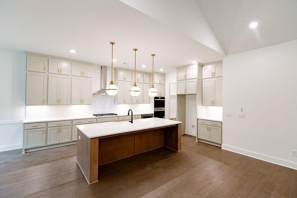 6525 Rhett Run