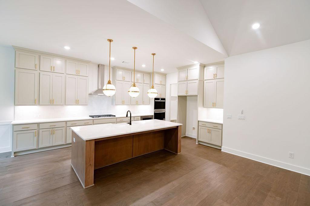 6525 Rhett Run