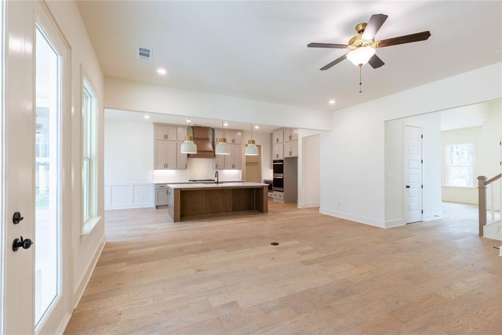 8320 Creekside Overlook